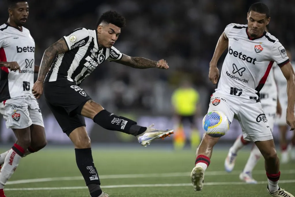 Botafogo teve dificuldades para finalizar no empate em 1 a 1 com o Vitória no último final de semana. Foto: Jorge Rodrigues/AGIF