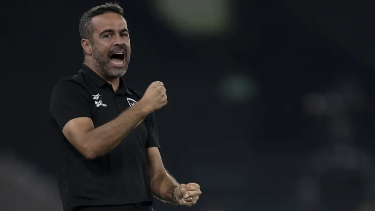 Artur Jorge técnico do Botafogo durante partida contra o Atlético-MG pelo Campeonato Brasileiro A 2024. Foto: Jorge Rodrigues/AGIF