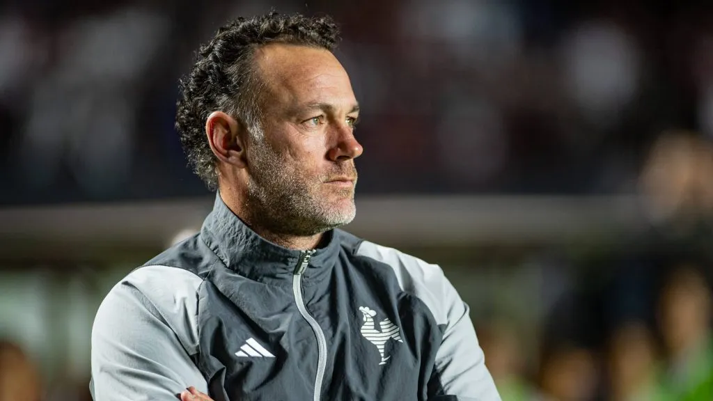 Milito projeta confronto contra o Botafogo na Libertadores – Foto:  IMAGO / Sports Press Photo