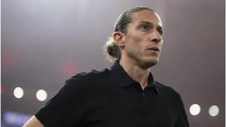 Filipe Luís pode ser determinante em negociação