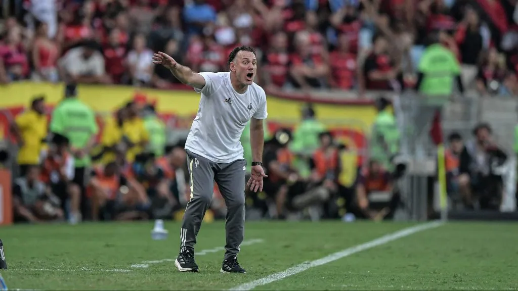 Milito analisa elenco visando a Libertadores – Foto: Thiago Ribeiro/AGIF