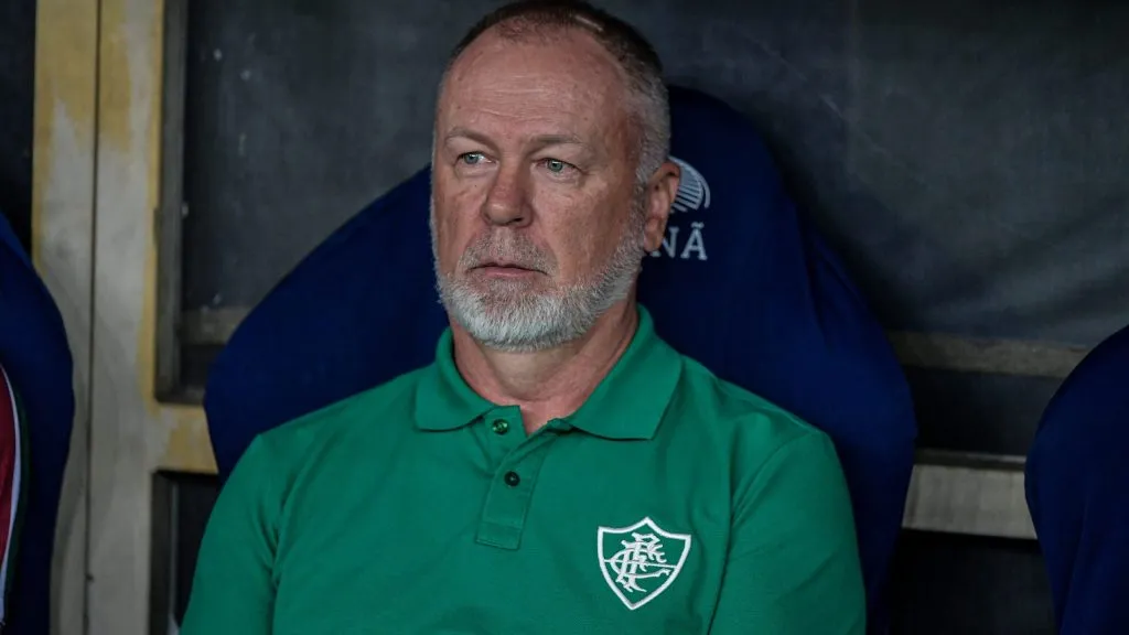 Mano Menezes durante partida. Foto: Thiago Ribeiro/AGIF