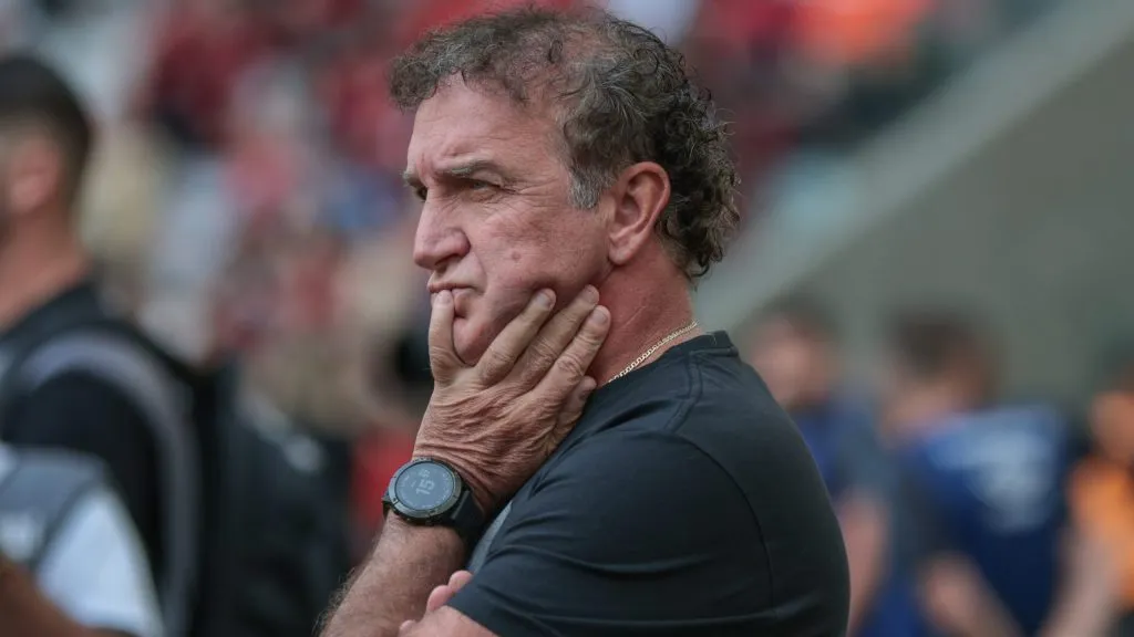 Cuca não esconde decepção com postura do Santos – Foto: Robson Mafra/AGIF