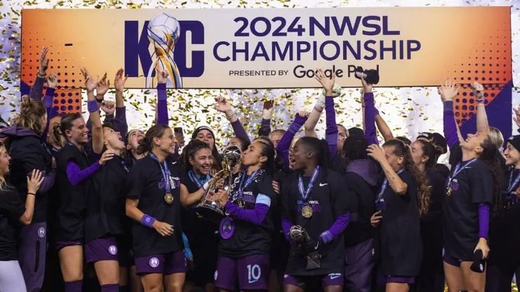 Atacante Marta comemora título com o Orlando Pride pela na NWSL com uma vitória emocionante sobre o Washington Spirit