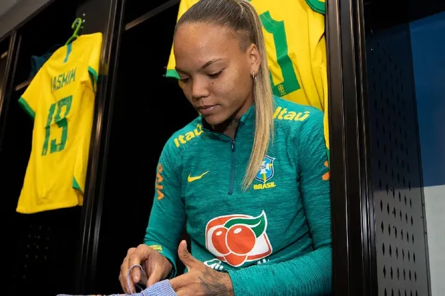 Nycole Raysla, atacante do Benfica nos bastidores da concentração da Seleção Brasileira para o Mundial de 2023. Foto:  Thais Magalhães/CBF