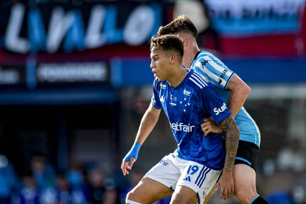 Cruzeiro faz primeiro tempo ruim em Assunção e é derrotado pelo Racing na final da Copa Sul