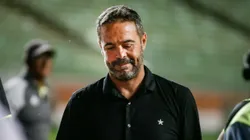 Artur Jorge técnico do Botafogo durante partida contra o Atlético-MG no Estádio Independência pelo Campeonato Brasileiro A 2024. Foto: Fernando Moreno/AGIF