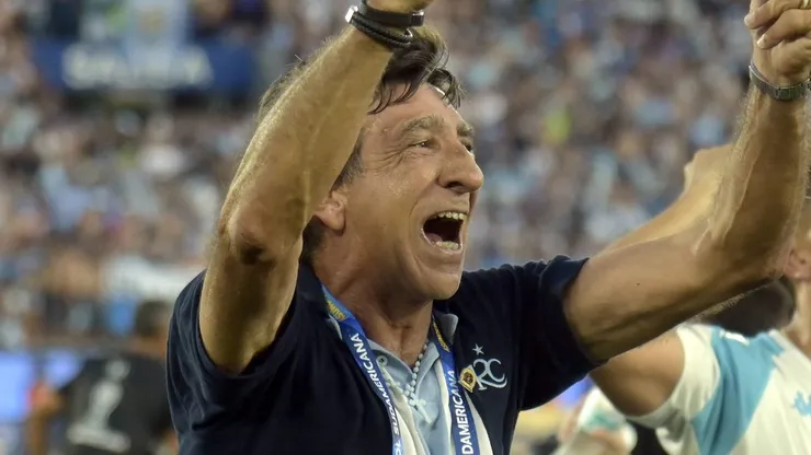 Gustavo Costas comemorando o título da Copa Sul-Americana, após Racing X Cruzeiro.