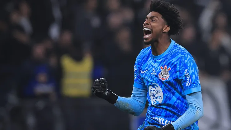 Hugo Souza goleiro do Corinthians comemora gol de sua equipe durante partida pelo Campeonato Brasileiro A 2024. Foto: Ettore Chiereguini/AGIF