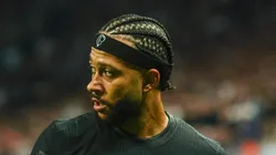 Depay em ação pelo Alvinegro.