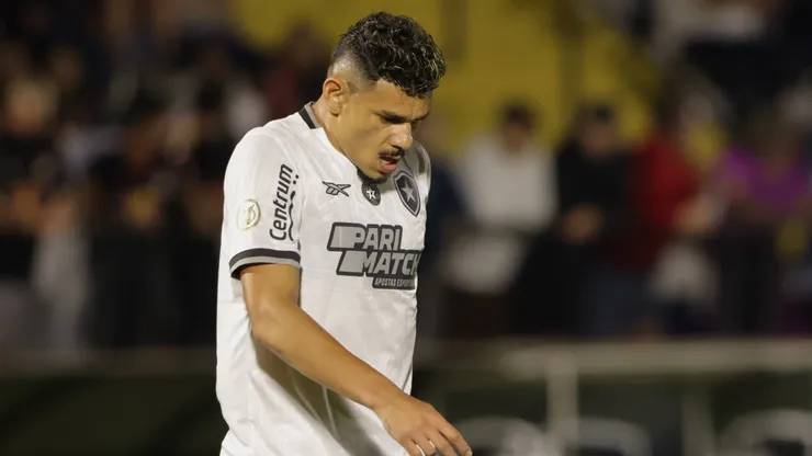 Tiquinho Soares foi expulso por reclamação