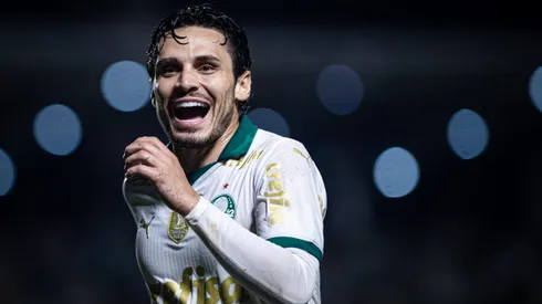 Raphael Veiga, jogador do Palmeiras, comemora seu gol durante partida contra o Atletico-GO no estádio Antonio Accioly pelo Campeonato Brasileiro