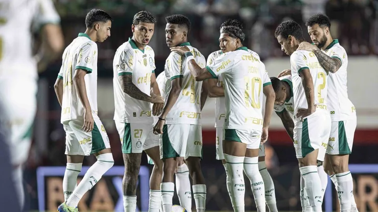 Jogadores do Palmeiras durante entrada em campo para partida contra o Atlético-GO no Estádio Antônio Accioly pelo Campeonato Brasileiro A 2024. Foto: Heber Gomes/AGIF