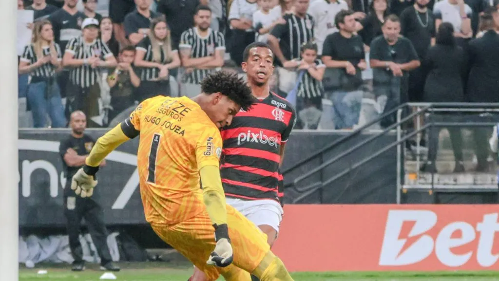Foto: IMAGO /&nbsp;TheNews2 – Hugo Souza foi emprestado pelo CRF ao time paulista até o fim do Brasileirão.