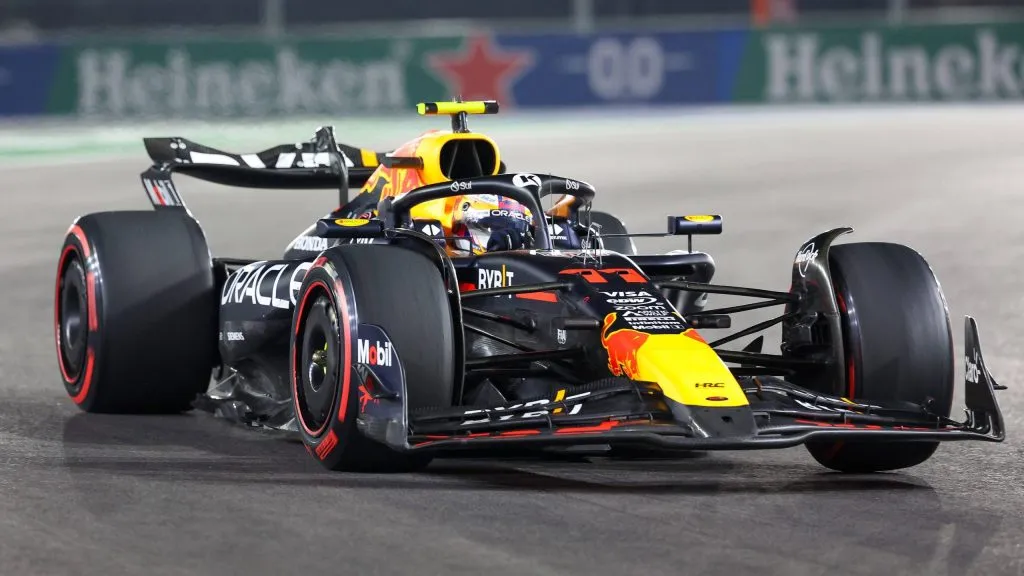Sergio Pérez no RB20 em Las Vegas