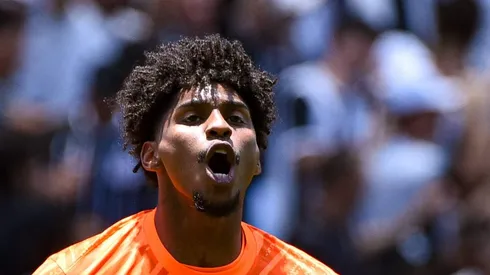 Hugo Souza está emprestado pelo Mengão ao Corinthians.