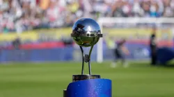 Troféu da Copa Sul-Americana. Foto: Lucas Emanuel/AGIF