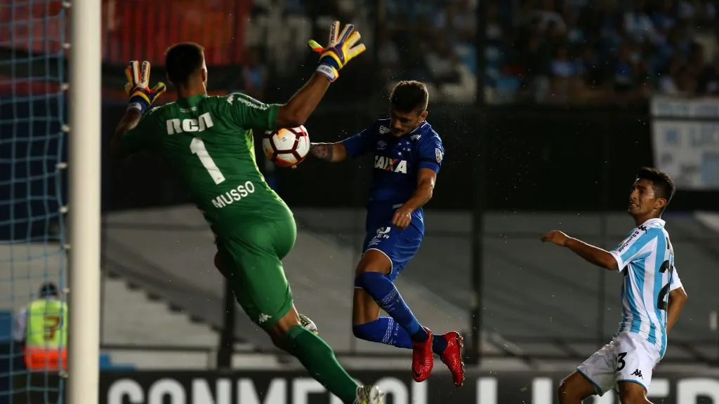 Racing em jogo contra o Cruzeiro em 2018. Foto: Agustin Marcarian/Getty Images