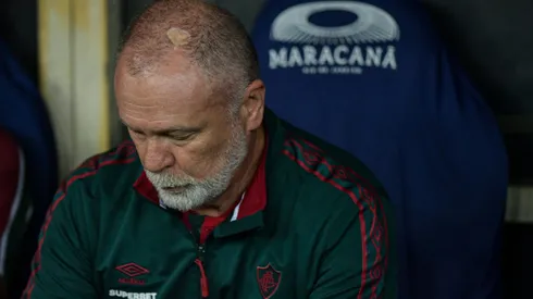 Mano Menezes, treinador do Fluminense, no banco de reservas do Maracanã