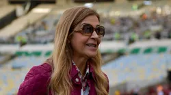 Leila Pereira, presidente do Palmeiras, recebe comunicado da FIFA