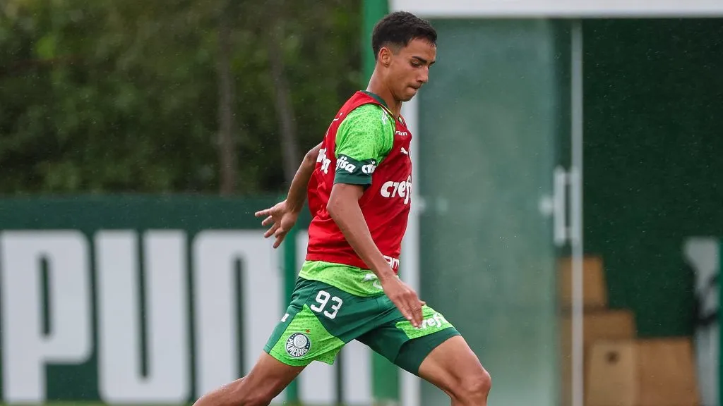 Vitor Reis será titular, mas terá que ficar esperto porque está pendurado e pode virar desfalque contra o Bota – Foto: Fabio Menotti/Palmeiras/by Canon