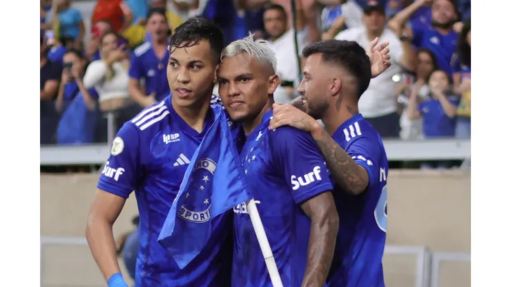 Kaio Jorge e Gabriel Verón despontam como esperanças do Cruzeiro na temporada. Foto: Gilson Lobo/AGIF