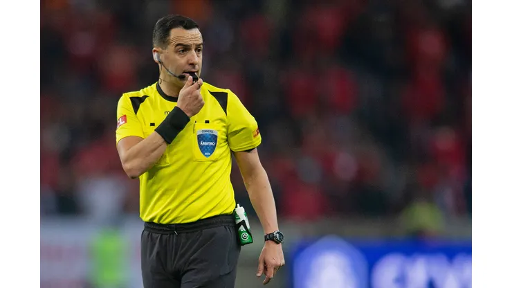 Beira-Rio Stadium Referee Esteban Ostojich URU, during the Bolivar and Internacional match, for the quarterfinals of the 2023 Copa Libertadores, at Beira-Rio Stadium, this Tuesday, 29. 30761 Max Peixoto / SPP PUBLICATIONxNOTxINxBRAxMEX Copyright: xMaxxPeixotox/xSPPx spp-en-MaPe-DSC_8573