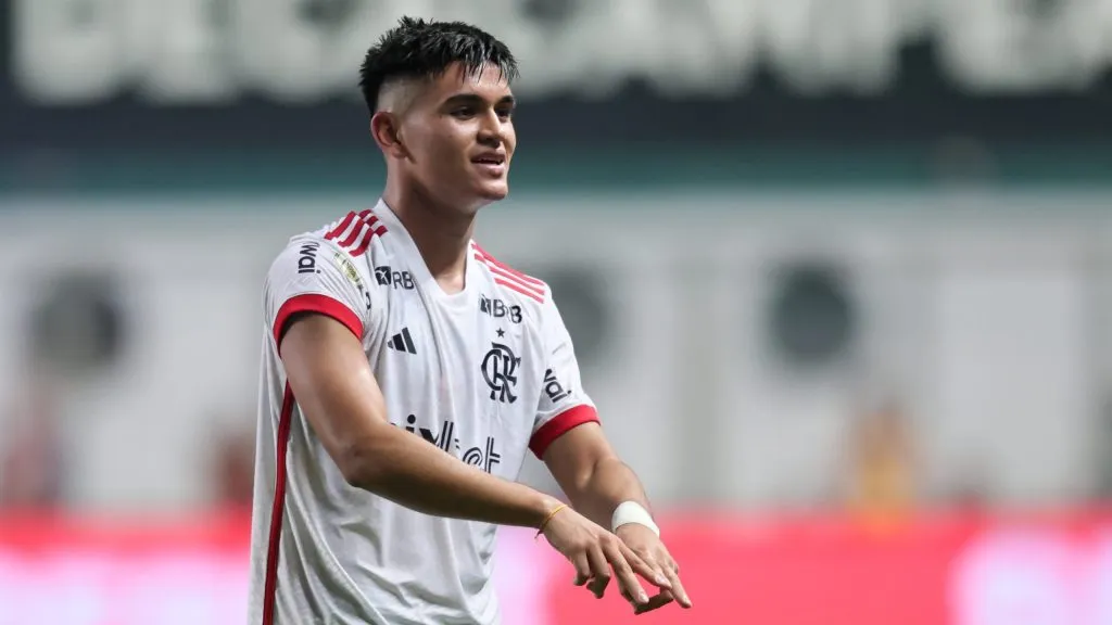 Alcaraz ainda precisa se firmar no elenco – Foto: Gilson Lobo/AGIF