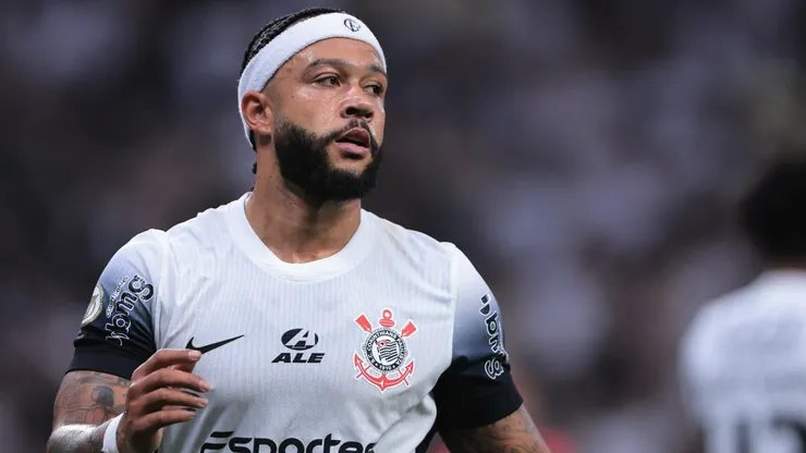 Depay se assustou com possível impeachment de Augusto Melo