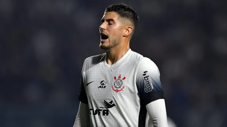 Pedro Raul foi uma decepção no Corinthians e quase não atuou. Foto: Thiago Ribeiro/AGIF.