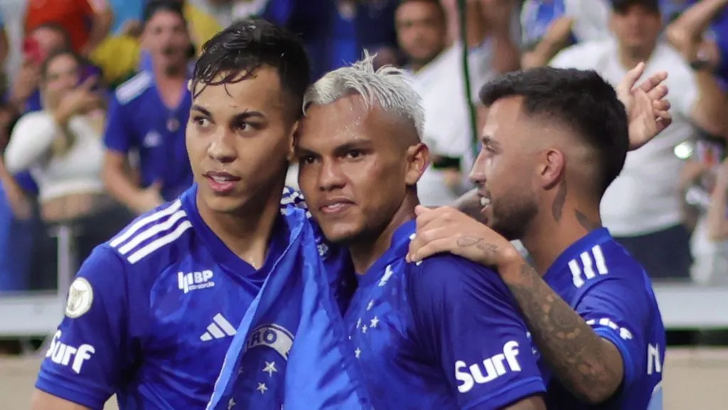 Kaio Jorge e Gabriel Veron no Cruzeiro. Foto: Gilson Lobo/AGIF