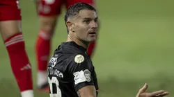 Vegetti se lamentando contra o Colorado.