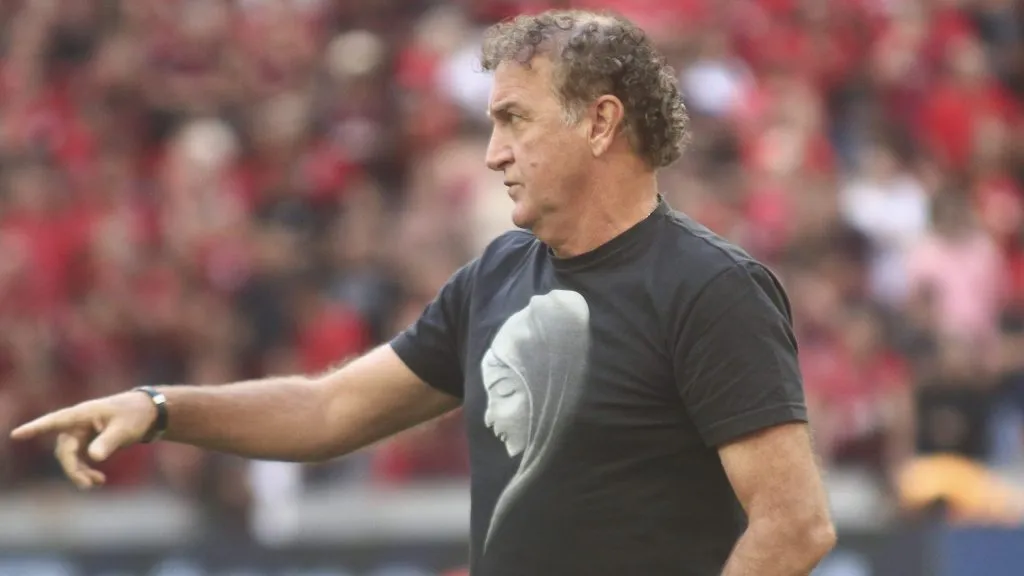 Cuca pode retornar ao Santos em 2025 – Foto: Gabriel Machado/AGIF