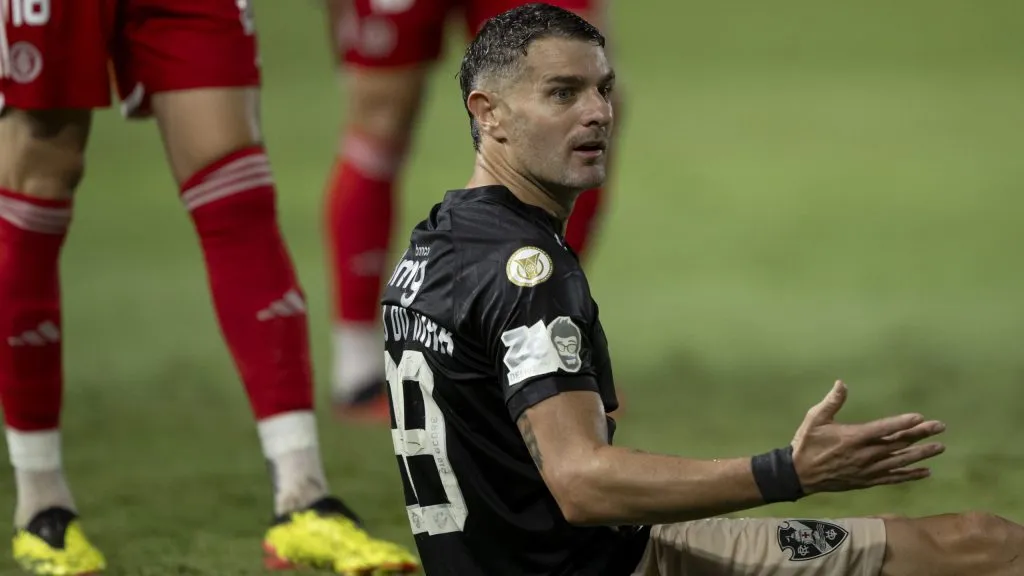 Vegetti lamentando a derrota.