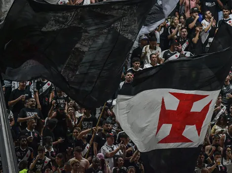 Torcida do Vasco reclama de possível pênalti
