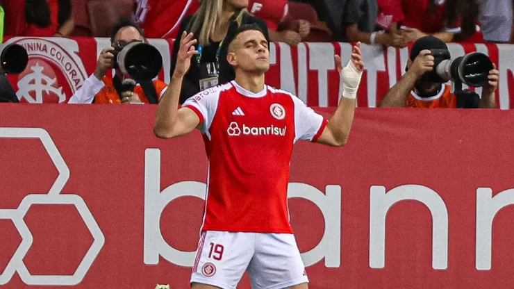 Rafael Borré estava com a Colômbia durante a Data Fifa