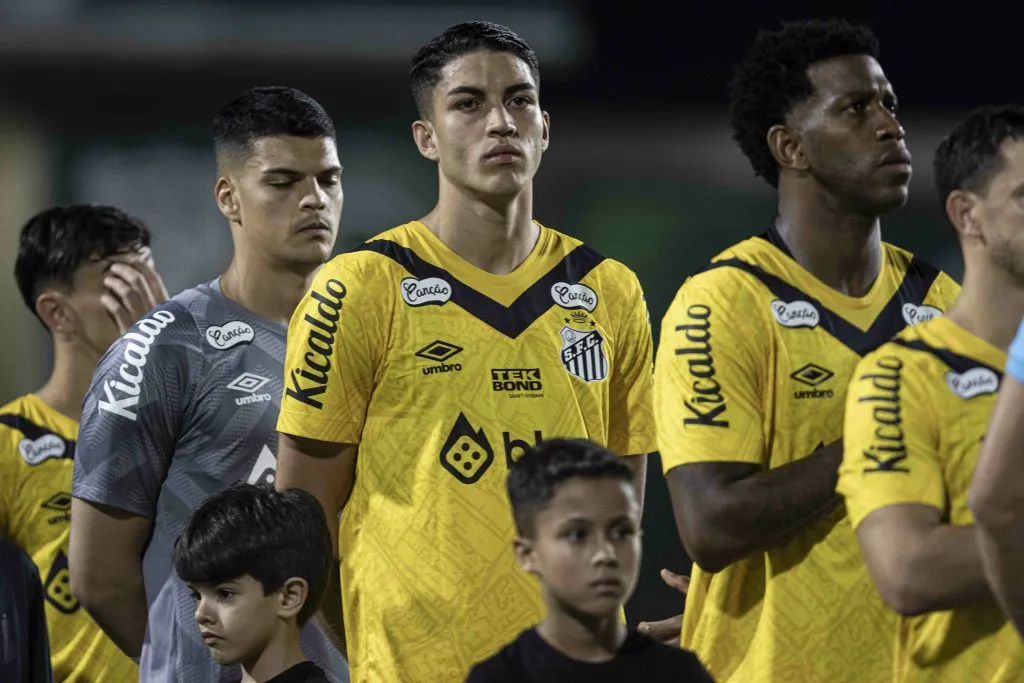 Jair é alvo de Textor desde a última janela de transferências – Foto: Heber Gomes/AGIF