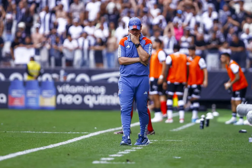 Fernando Diniz vem preparando a equipe para a final –  Foto: Marco Miatelo/AGIF