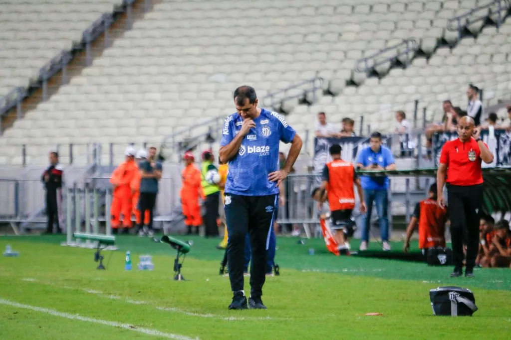 Saída de Carille gera incômodo no Santos – Foto: Baggio Rodrigues/AGIF