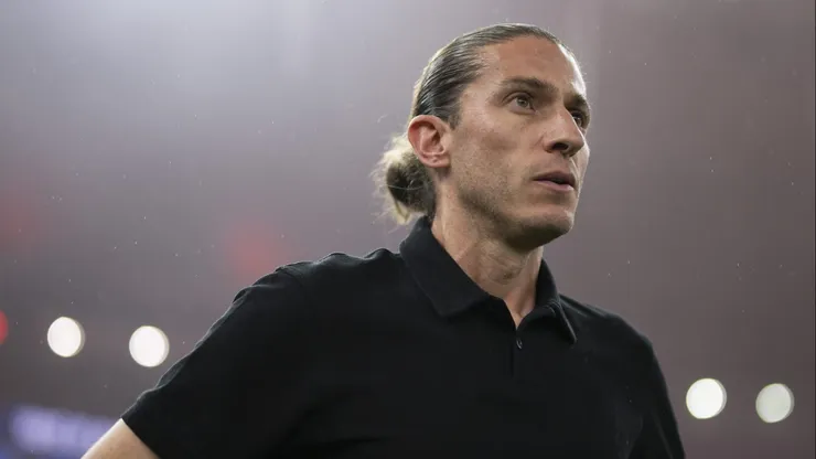 RJ - RIO DE JANEIRO - 13/11/2024 - BRASILEIRO A 2024, FLAMENGO X ATLETICO-MG - Filipe Luis tecnico do Flamengo durante partida contra o Atletico-MG no estadio Maracana pelo campeonato Brasileiro A 2024. Foto: Jorge Rodrigues/AGIF