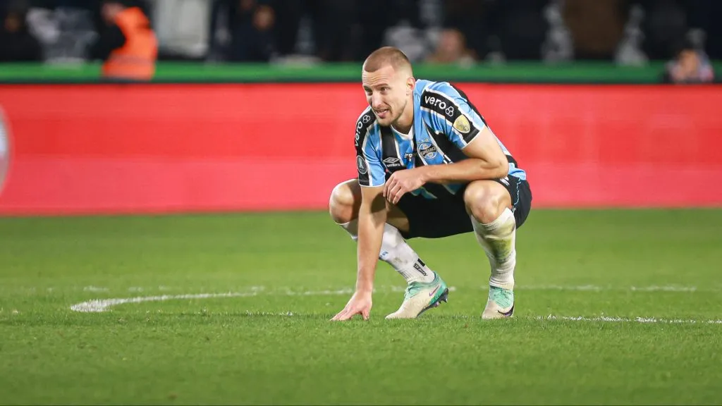 Rodirgo Ely virou problema no Grêmio  – Foto: Maxi Franzoi/AGIF