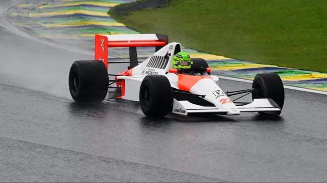 Hamilton na McLaren MP4/5B