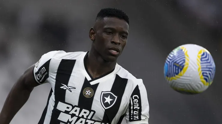 RJ - RIO DE JANEIRO - 09/11/2024 - BRASILEIRO A 2024, BOTAFOGO X CUIABA - Luiz Henrique jogador do Botafogo durante partida contra o Cuiaba no estadio Engenhao pelo campeonato Brasileiro A 2024.