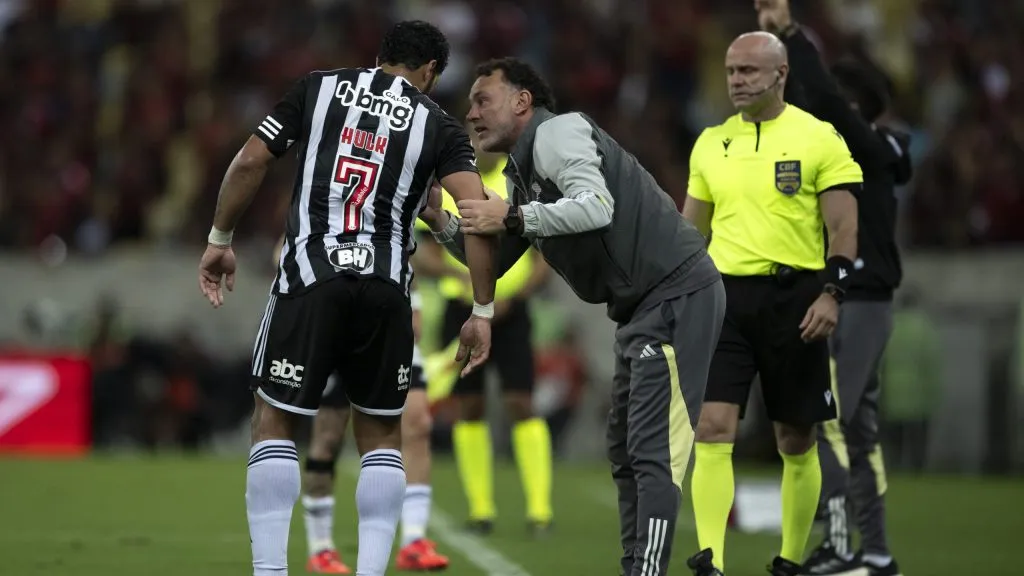 Milito projeta final da Libertadores – Foto: Jorge Rodrigues/AGIF