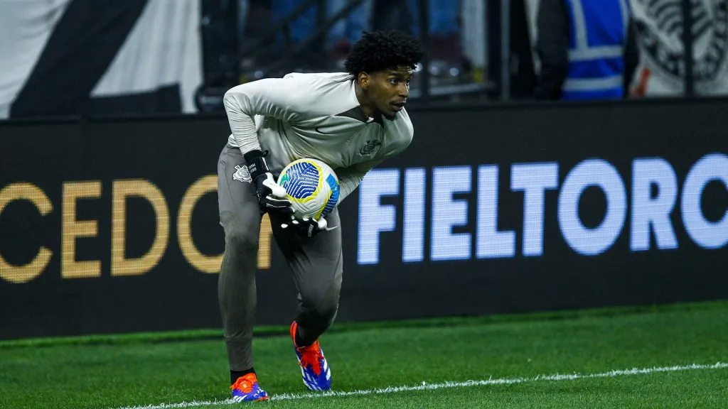Futuro de Hugo pode ser longe do Corinthians –  Foto: Marco Miatelo/AGIF