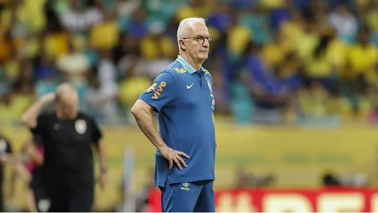 Dorival Jr. no comando da Seleção Brasileira contra o Uruguai. Foto: Rafael Ribeiro/CBF
