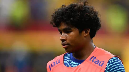 DF - BRASILIA - 15/10/2024 - ELIMINATORIAS COPA DO MUNDO 2026, BRASIL X PERU - Endrick jogador do Brasil durante aquecimento antes partida contra o Peru no estadio Mane Garrincha pelo campeonato Eliminatorias Copa Do Mundo 2026. Foto: Mateus Bonomi/AGIF