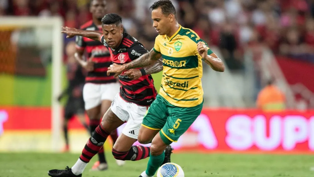 Fla venceu o Cuiabá nos minutos finais.