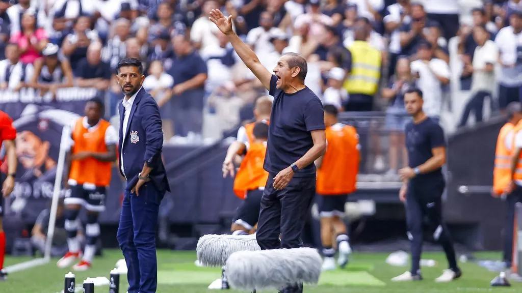 Corinthians venceu, mas trabalho do técnico vem sendo questionado – Foto: Marco Miatelo/AGIF