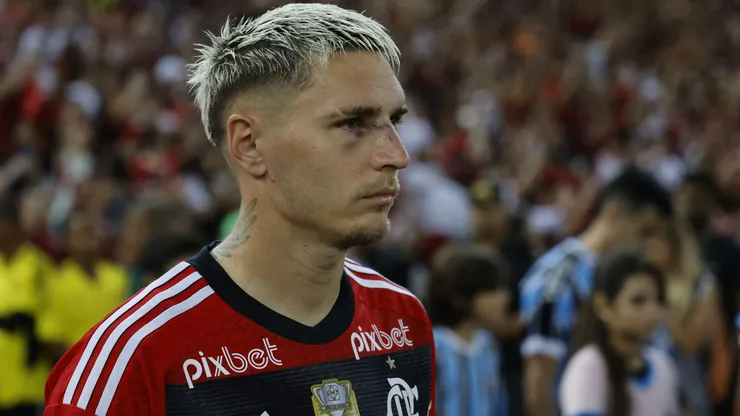 Flamengo tem definição sobre Varela em meio as especulações de Danilo e Wesley